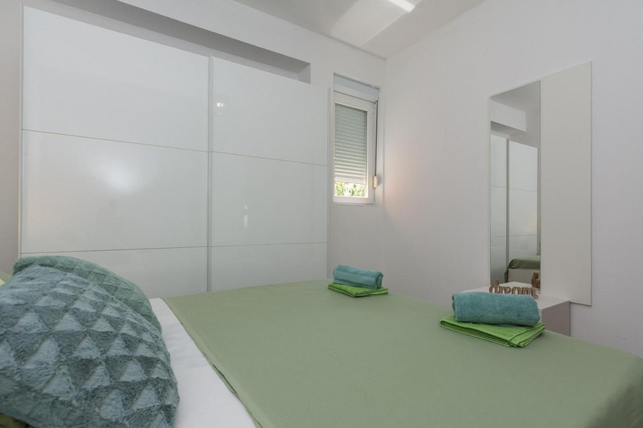 Apartments Marko Sukosan Bagian luar foto