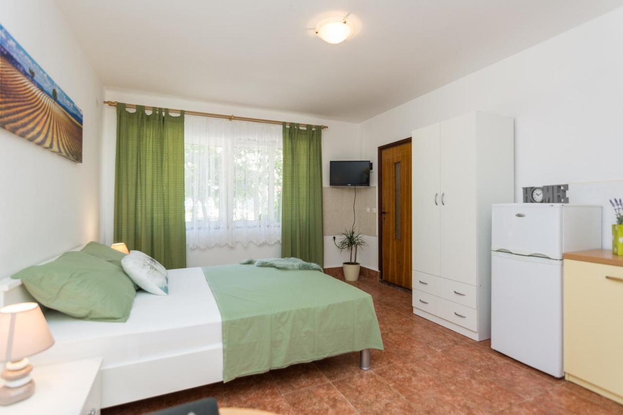Apartments Marko Sukosan Bagian luar foto